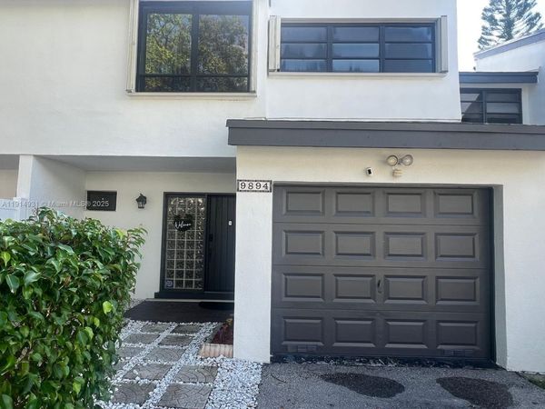 9894 Fairway Cove Ln, Plantation, FL 33324