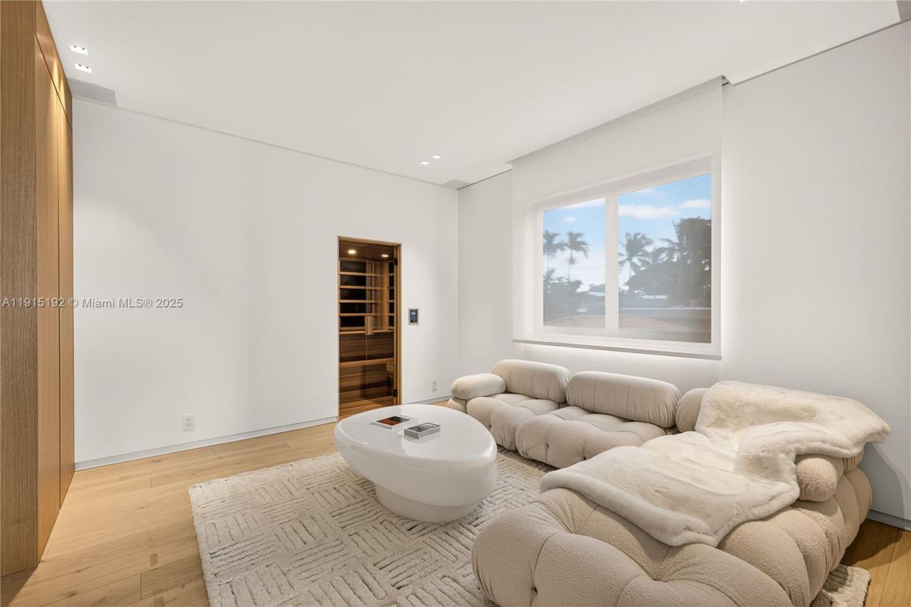 94 S Hibiscus Dr, Miami Beach, FL 33139 Photo