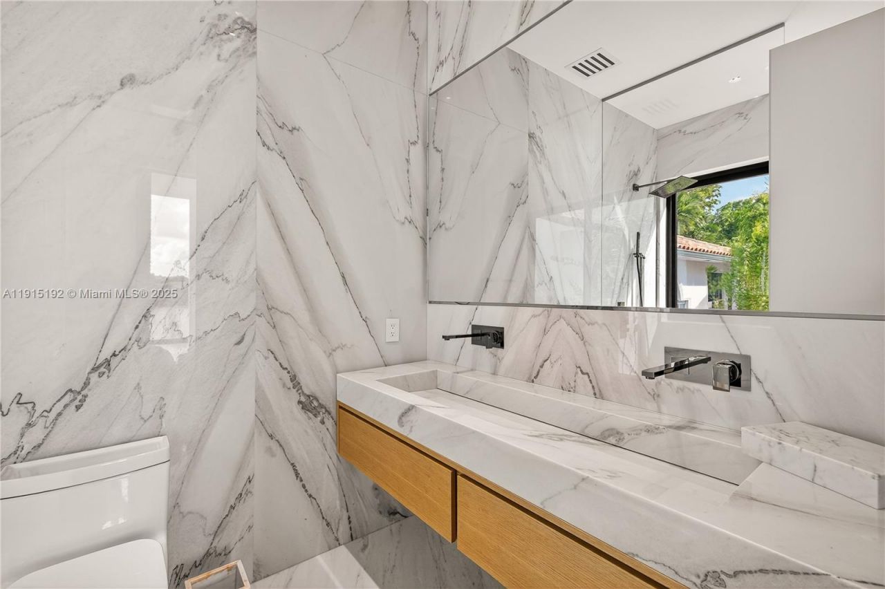 94 S Hibiscus Dr, Miami Beach, FL 33139 Photo