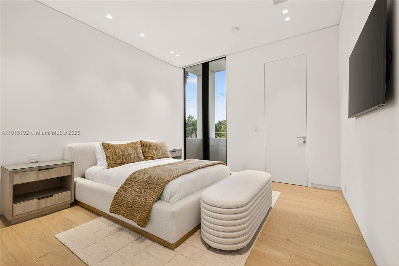 94 S Hibiscus Dr, Miami Beach, FL 33139 Photo