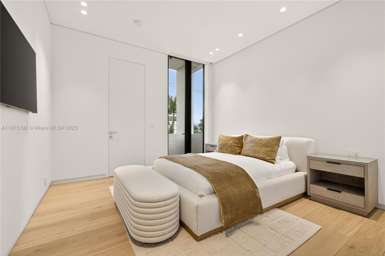 94 S Hibiscus Dr, Miami Beach, FL 33139 Photo