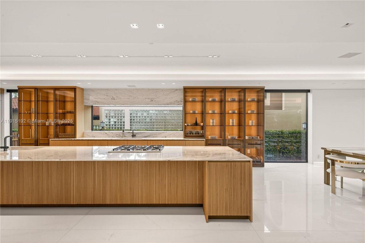 94 S Hibiscus Dr, Miami Beach, FL 33139 Photo