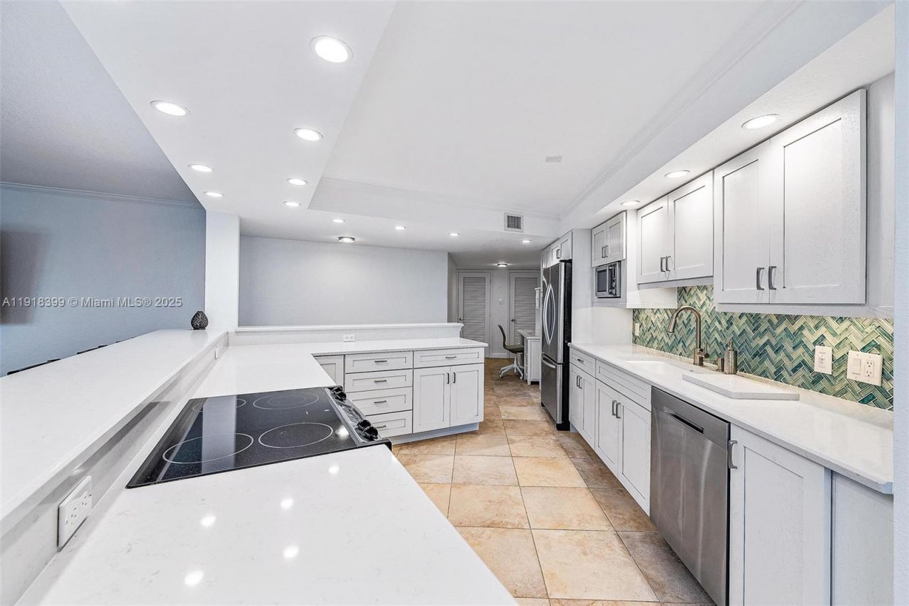 5420 N Ocean Dr, Unit 305, Singer Island, FL 33404 Photo