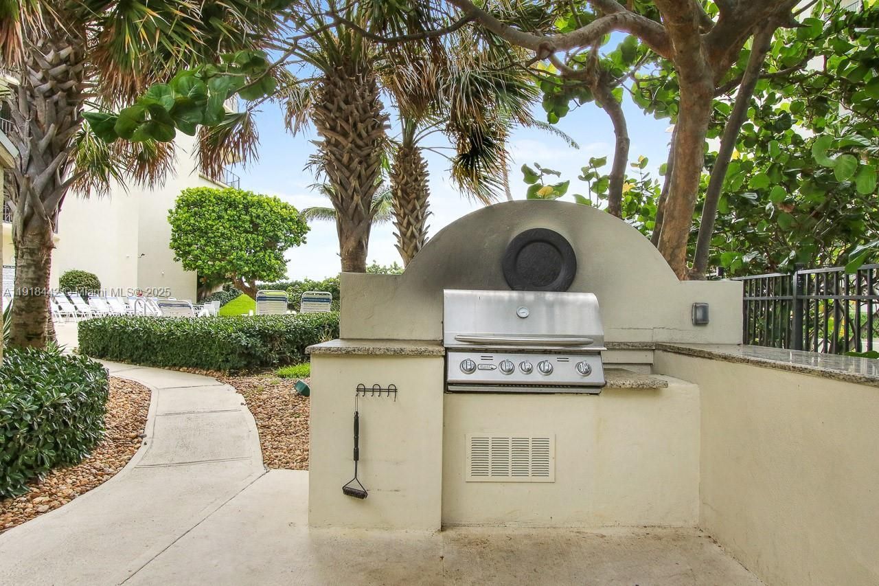 5420 N Ocean Dr, Unit 305, Singer Island, FL 33404 Photo