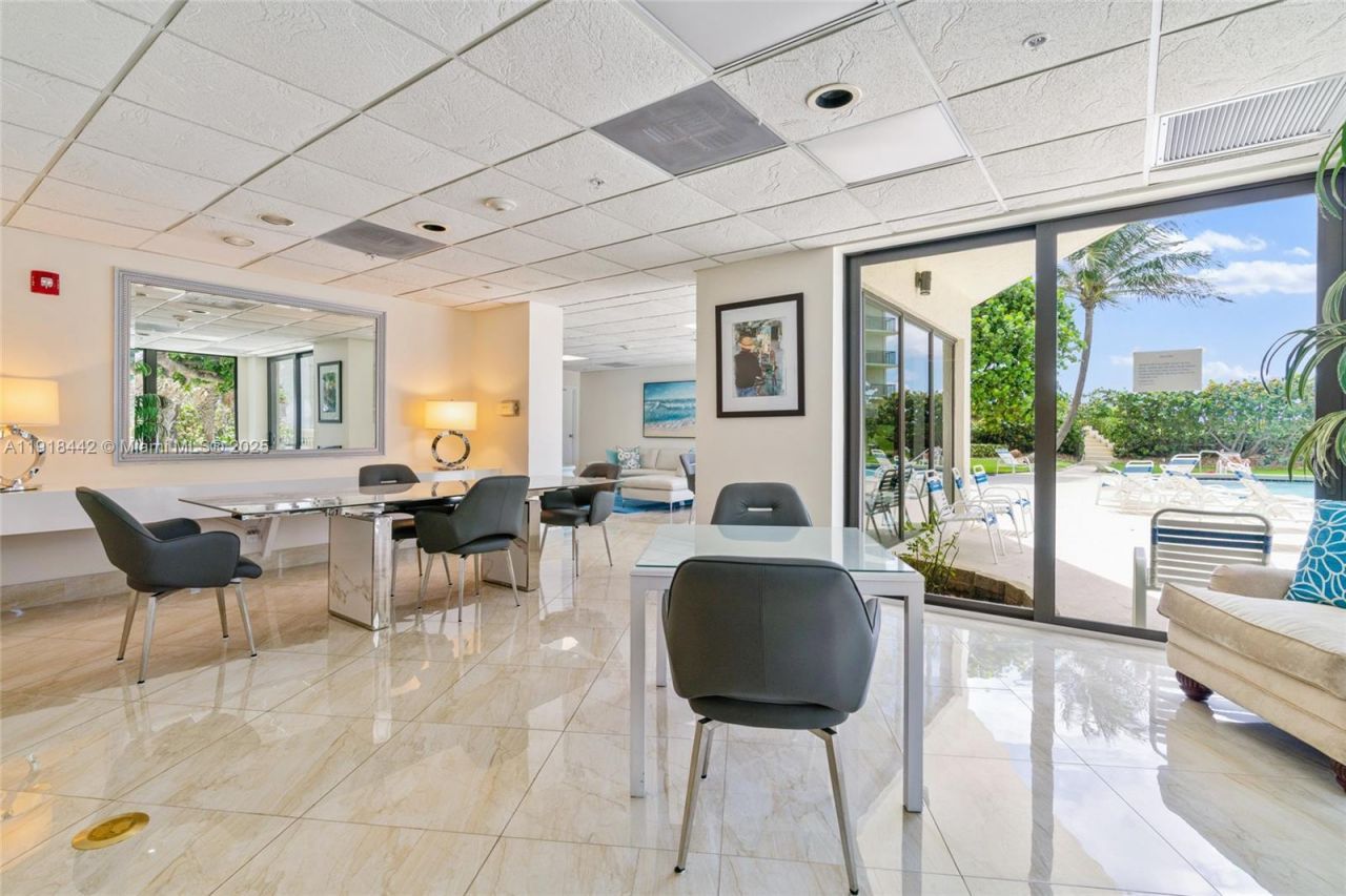 5420 N Ocean Dr, Unit 305, Singer Island, FL 33404 Photo