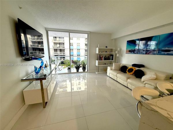 5077 NW 7th St, Unit 610, Miami, FL 33126
