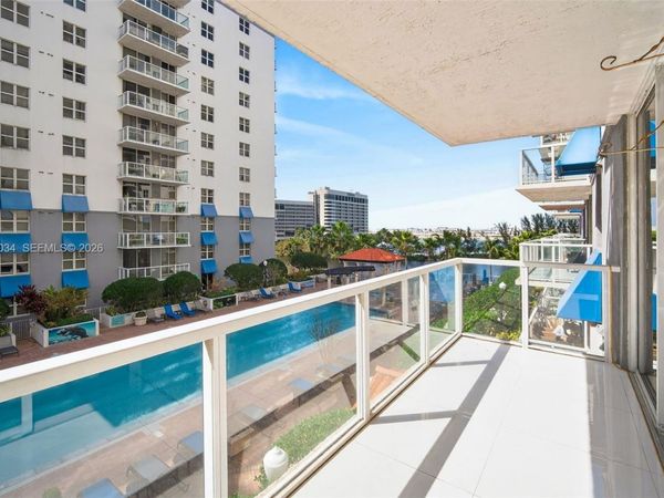 5077 NW 7th St, Unit 610, Miami, FL 33126