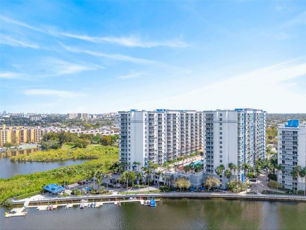 5077 NW 7th St, Unit 610, Miami, FL 33126