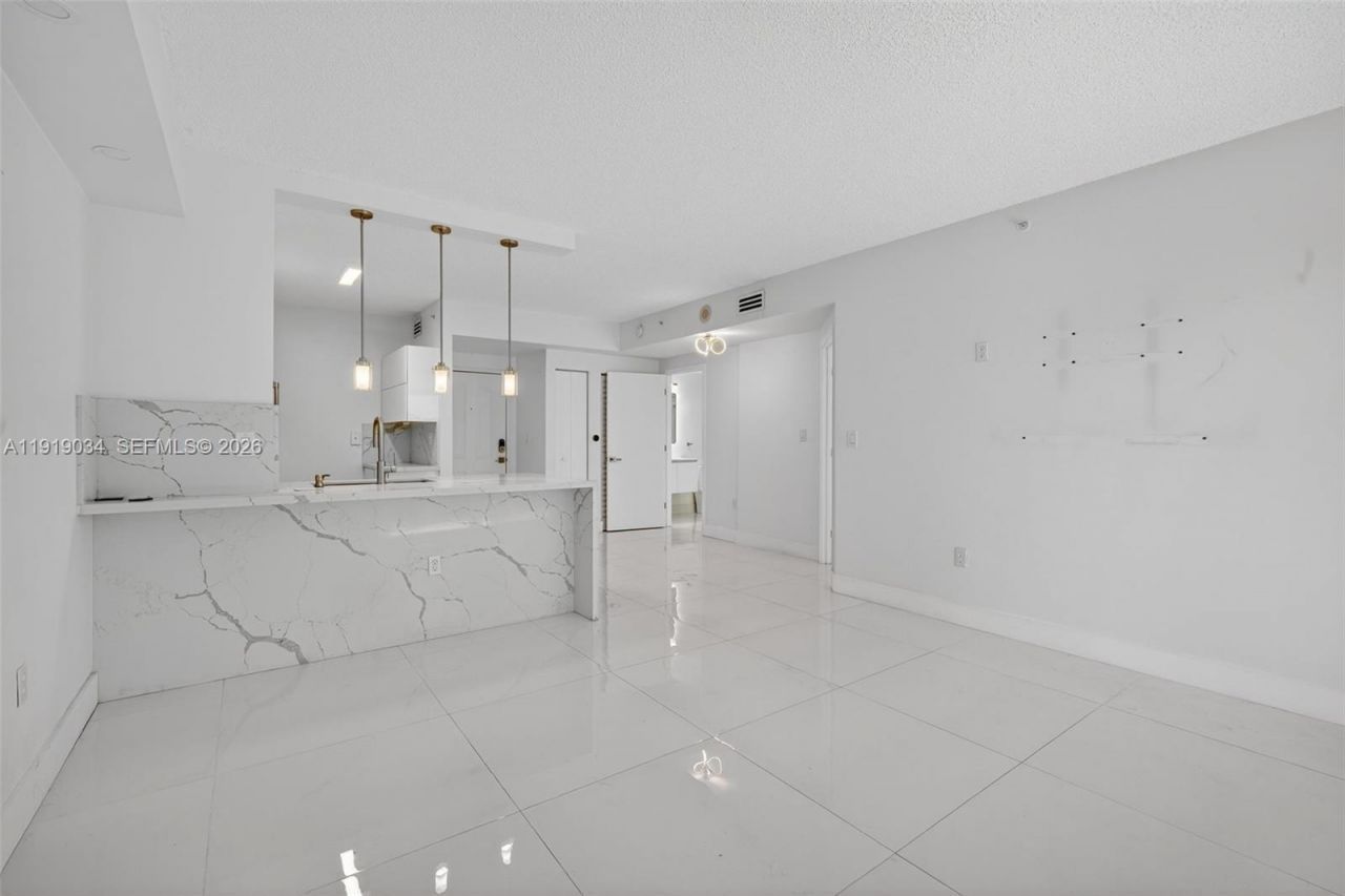 5077 NW 7th St, Unit 610, Miami, FL 33126 Photo