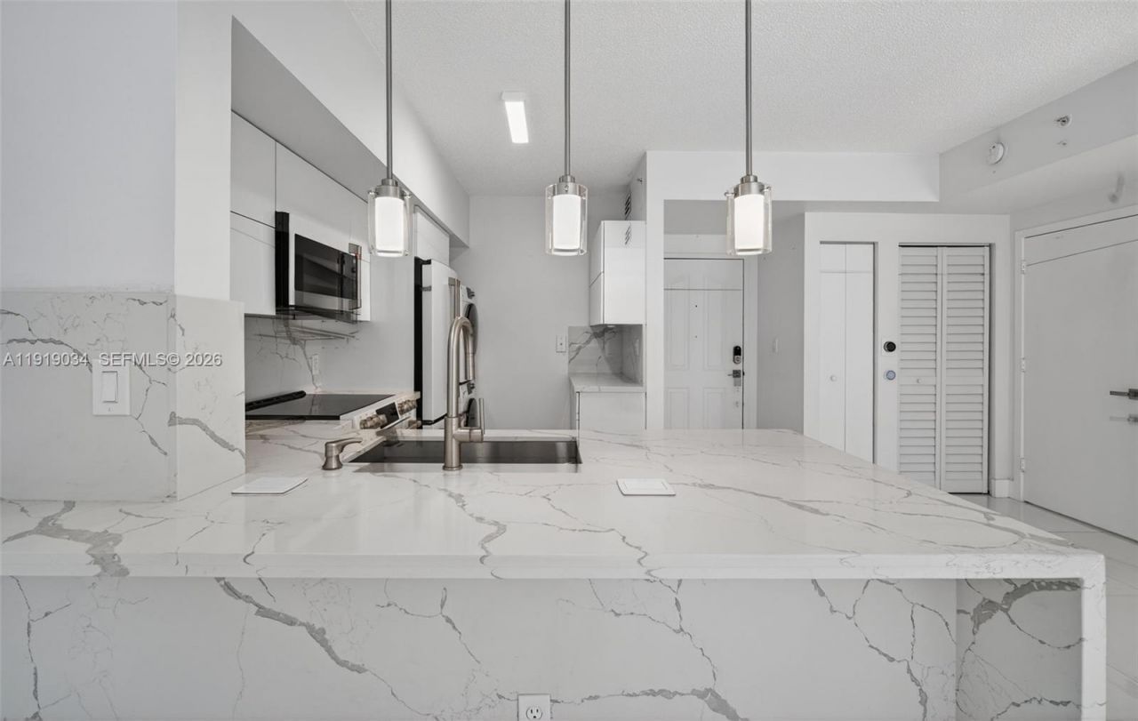 5077 NW 7th St, Unit 610, Miami, FL 33126 Photo