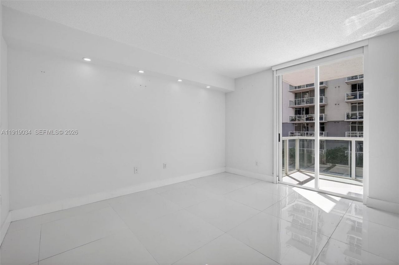 5077 NW 7th St, Unit 610, Miami, FL 33126 Photo