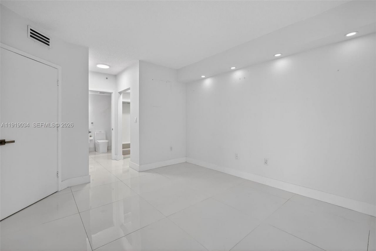 5077 NW 7th St, Unit 610, Miami, FL 33126 Photo
