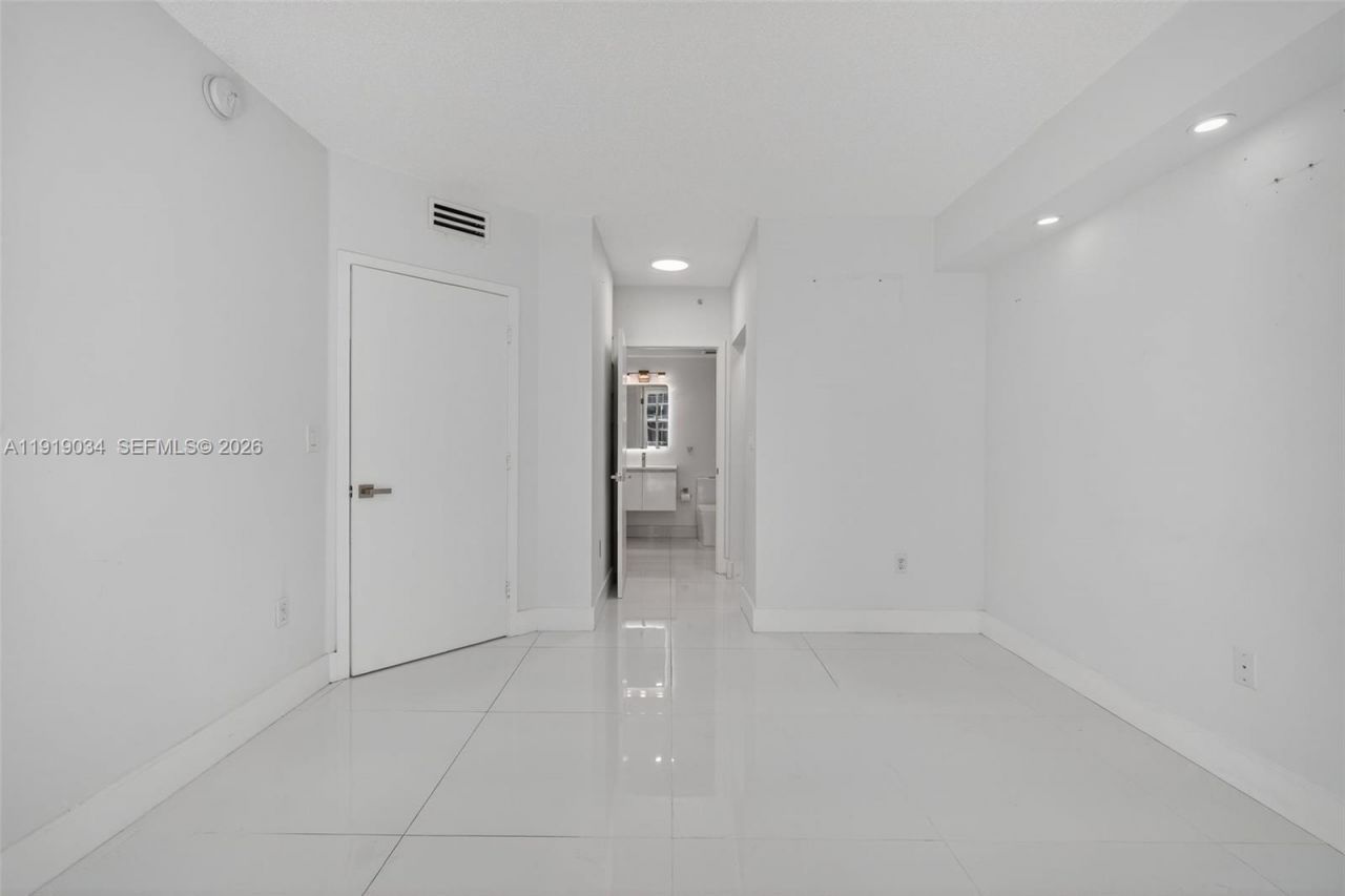 5077 NW 7th St, Unit 610, Miami, FL 33126 Photo