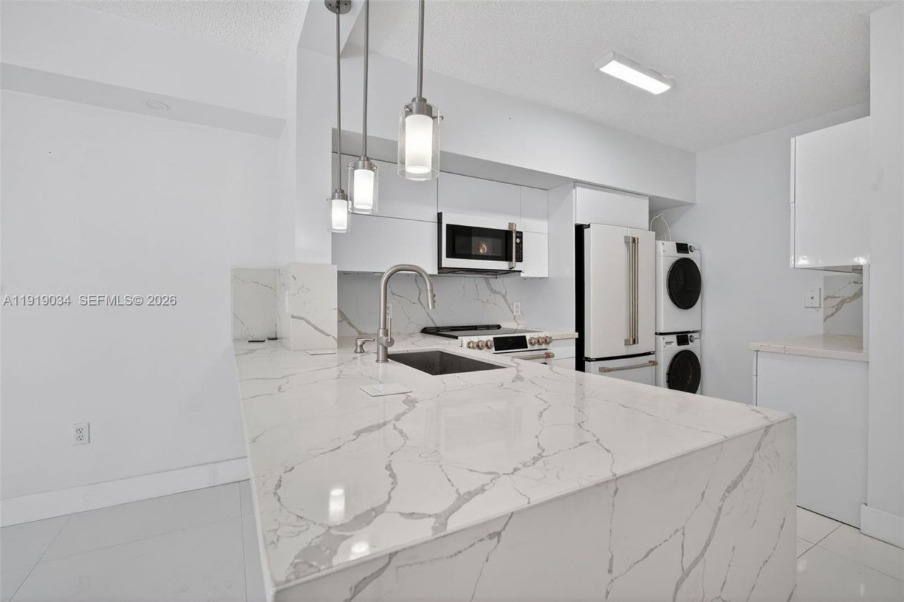 5077 NW 7th St, Unit 610, Miami, FL 33126 Photo