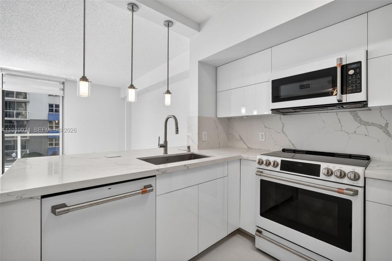 5077 NW 7th St, Unit 610, Miami, FL 33126 Photo