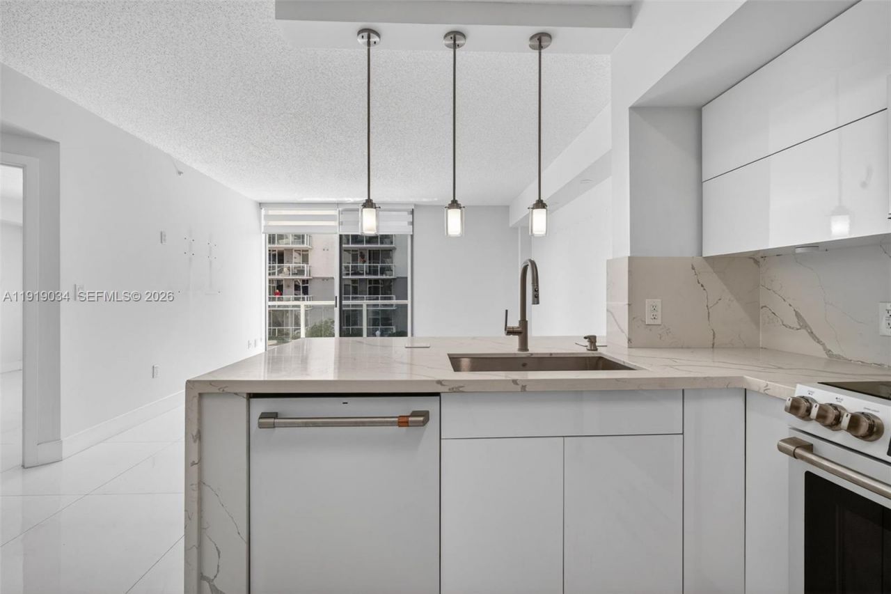 5077 NW 7th St, Unit 610, Miami, FL 33126 Photo