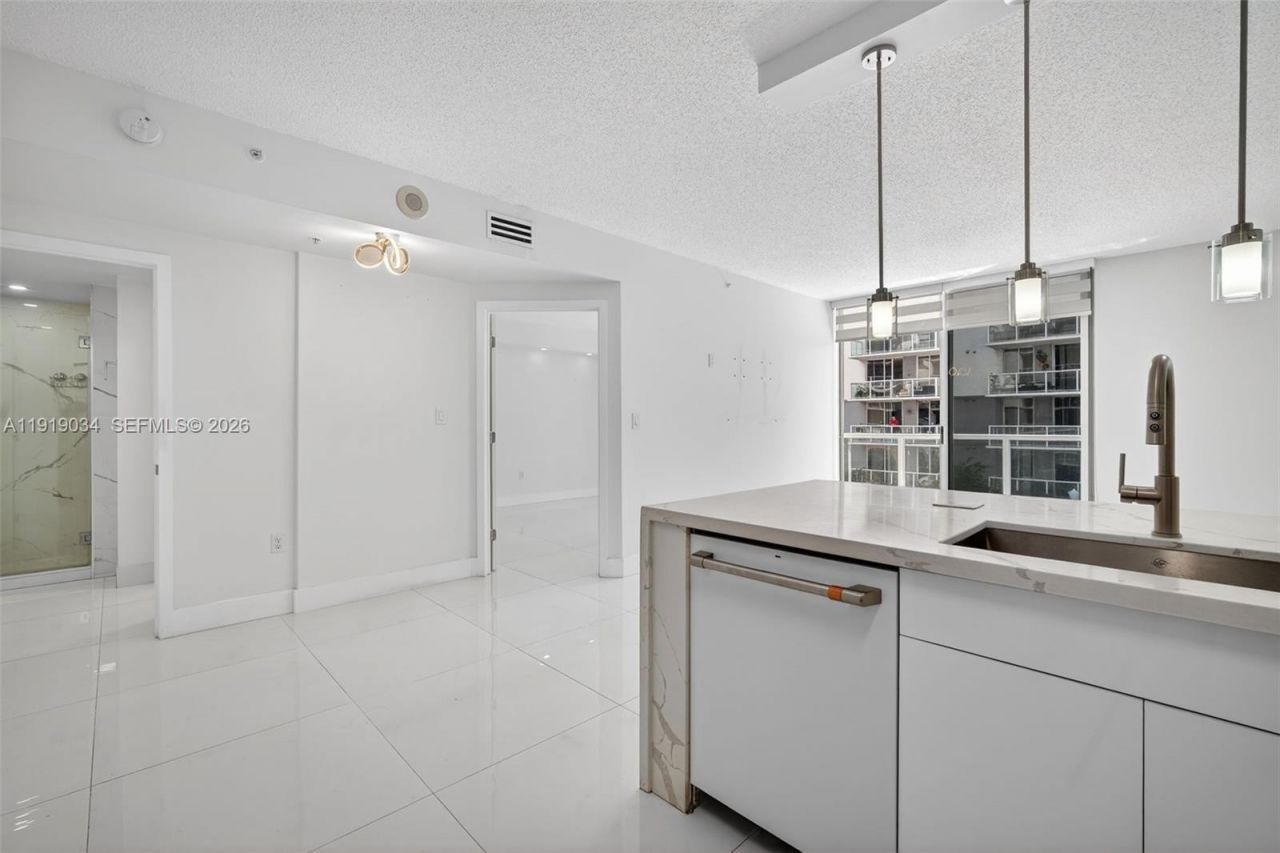 5077 NW 7th St, Unit 610, Miami, FL 33126 Photo