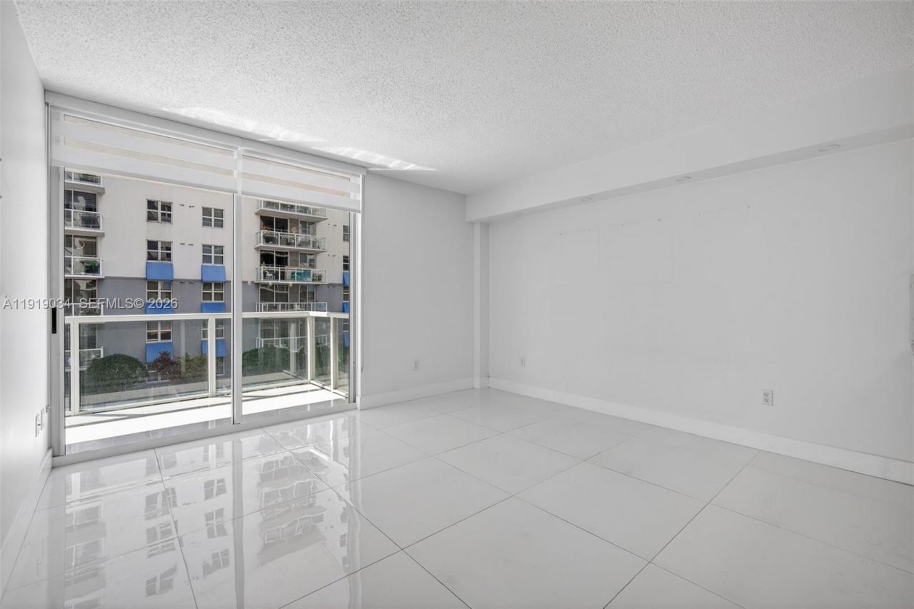5077 NW 7th St, Unit 610, Miami, FL 33126 Photo