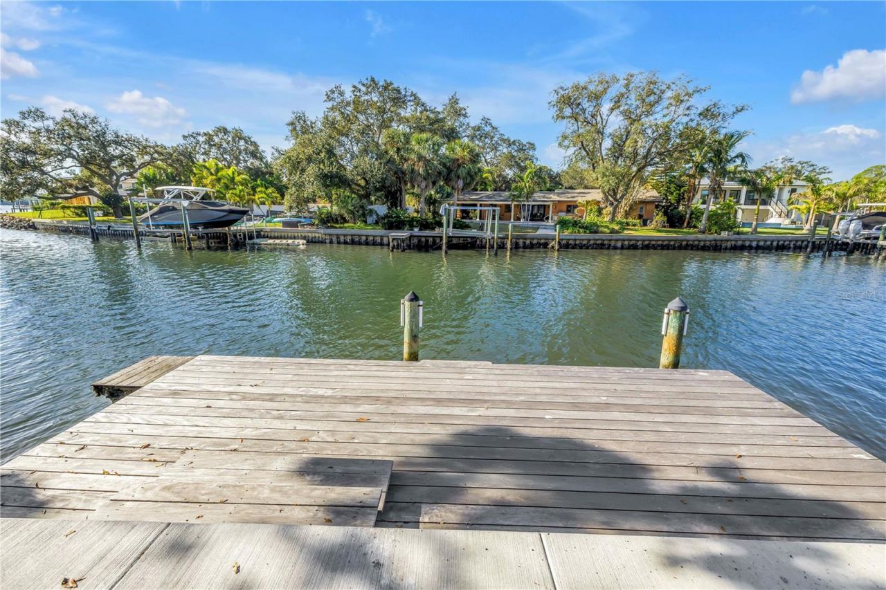 4811 Paradise Way S, Saint Petersburg, FL 33705 Photo