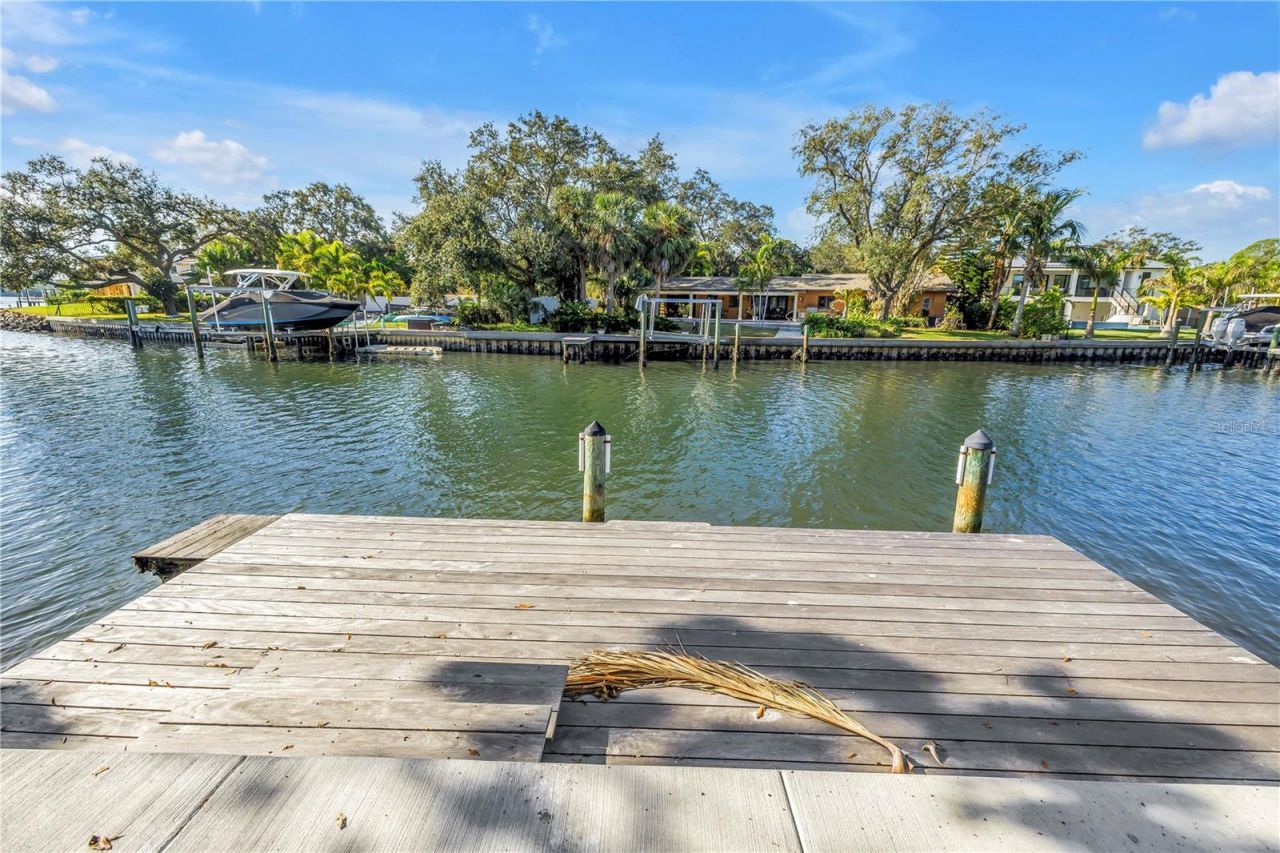 4811 Paradise Way S, Saint Petersburg, FL 33705 Photo