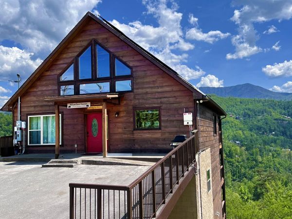 216 W Pinnacle Drive, Gatlinburg, TN 37738