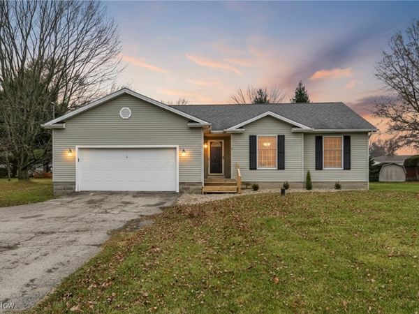 9825 Struthers Road, New Middletown, OH 44442