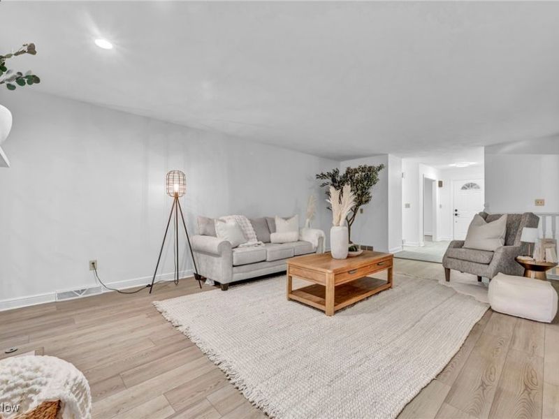 9825 Struthers Road, New Middletown, OH 44442 Photo 3