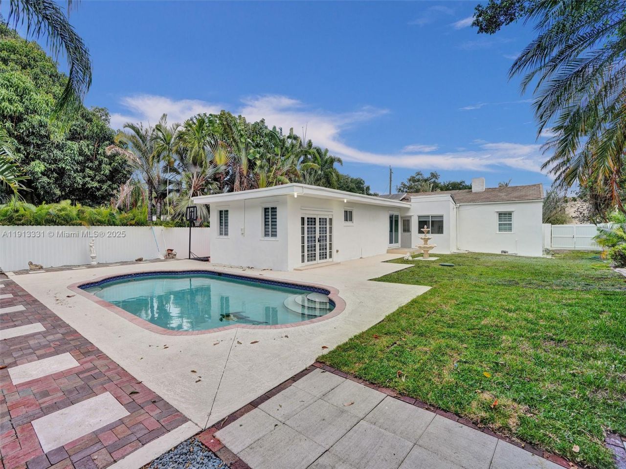 1102 NE 117th St, Biscayne Park, FL 33161 Photo