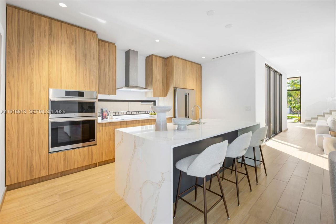 2175 SW 25th St, Miami, FL 33133 Photo