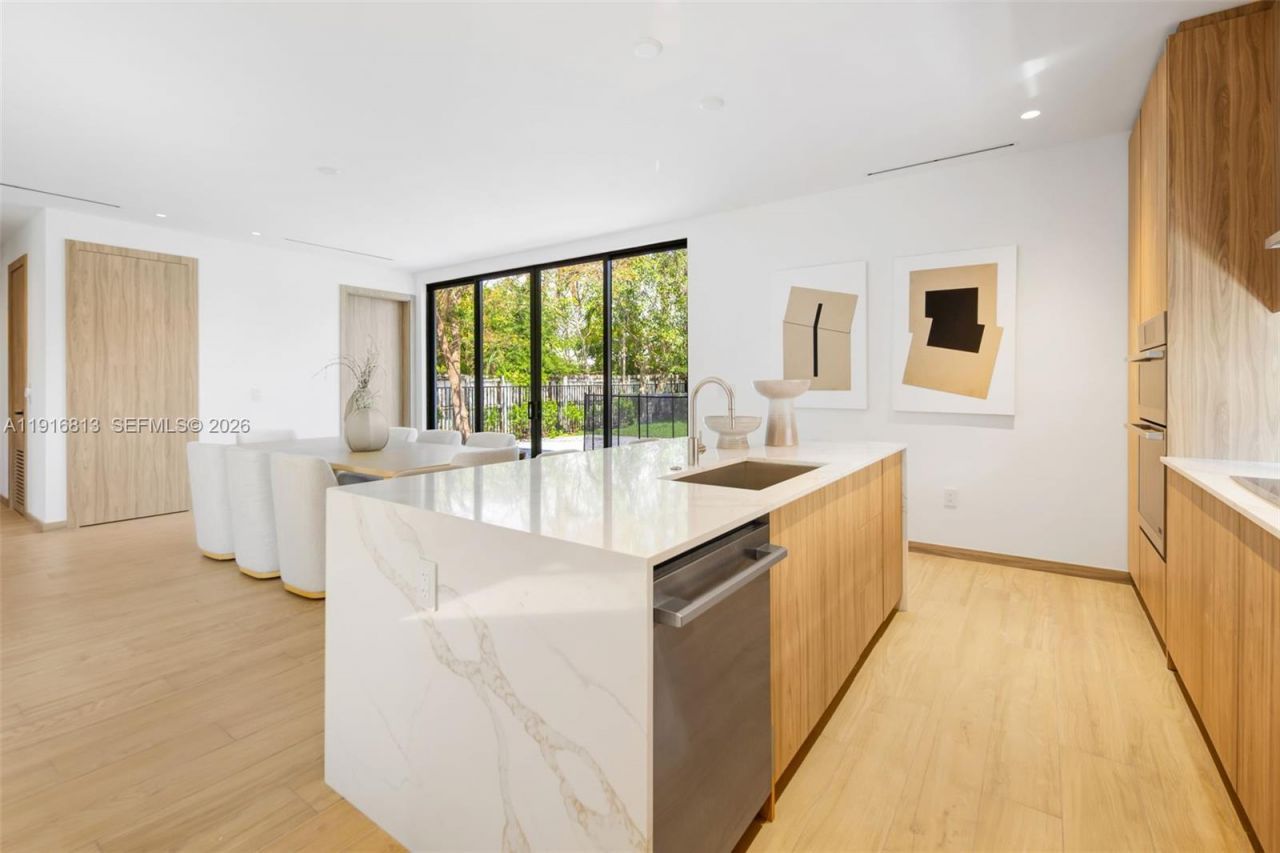 2175 SW 25th St, Miami, FL 33133 Photo