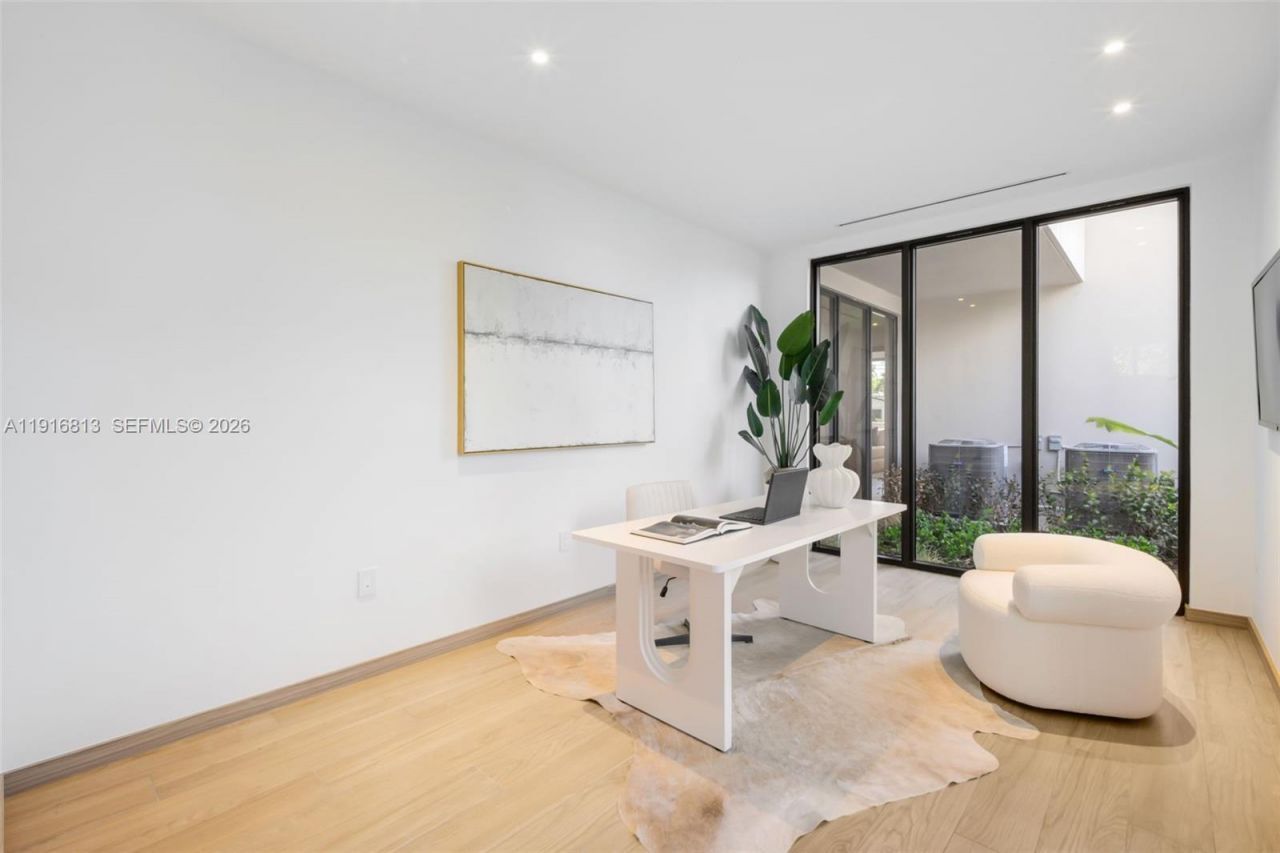 2175 SW 25th St, Miami, FL 33133 Photo