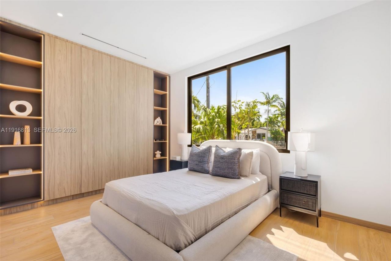 2175 SW 25th St, Miami, FL 33133 Photo