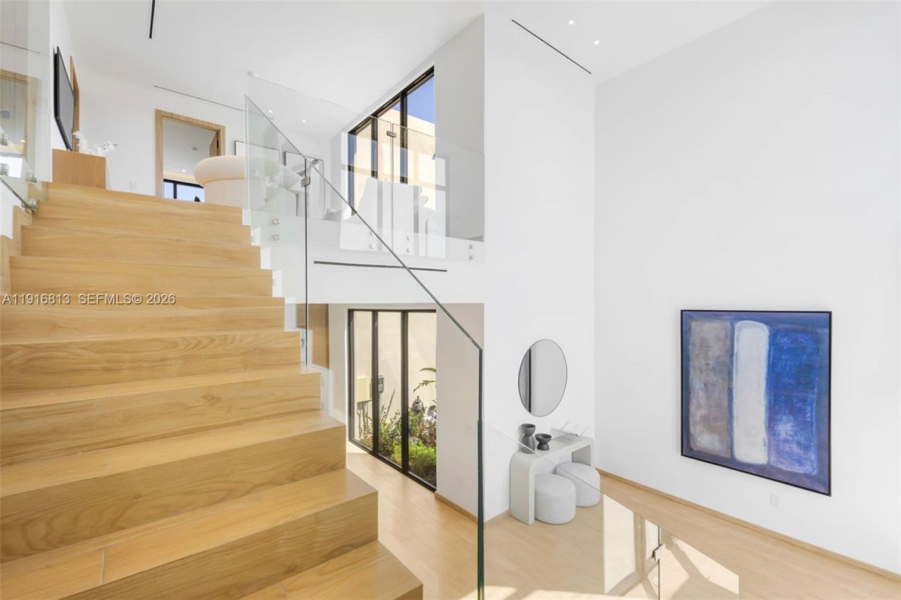 2175 SW 25th St, Miami, FL 33133 Photo