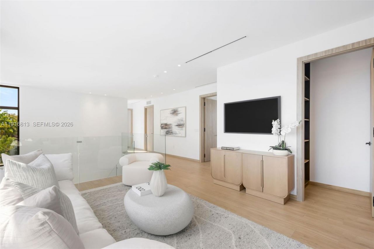 2175 SW 25th St, Miami, FL 33133 Photo