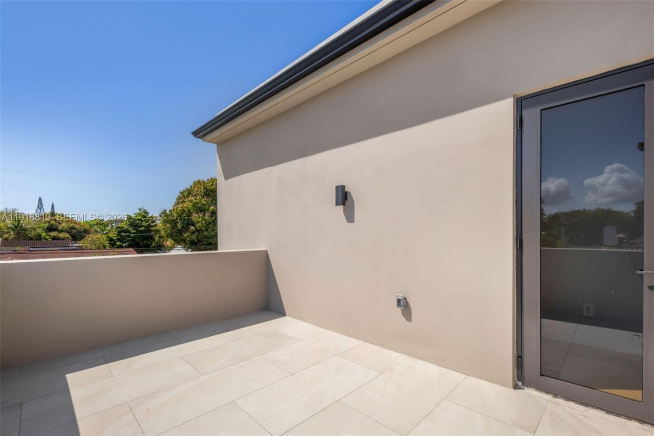 2175 SW 25th St, Miami, FL 33133 Photo