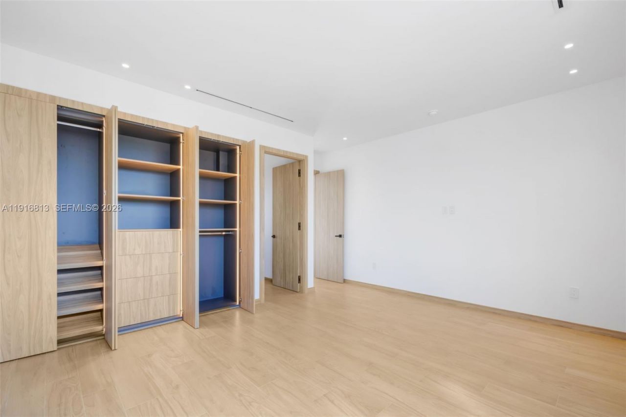 2175 SW 25th St, Miami, FL 33133 Photo