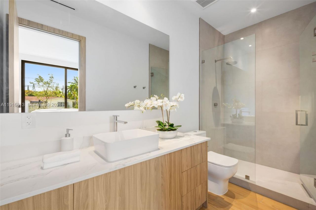 2175 SW 25th St, Miami, FL 33133 Photo