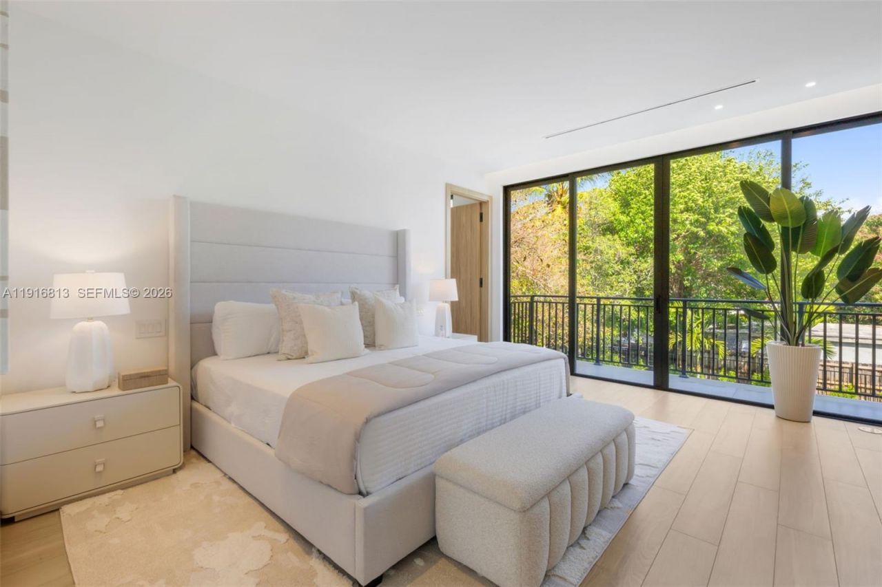 2175 SW 25th St, Miami, FL 33133 Photo