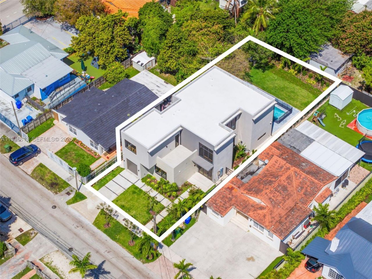 2175 SW 25th St, Miami, FL 33133 Photo