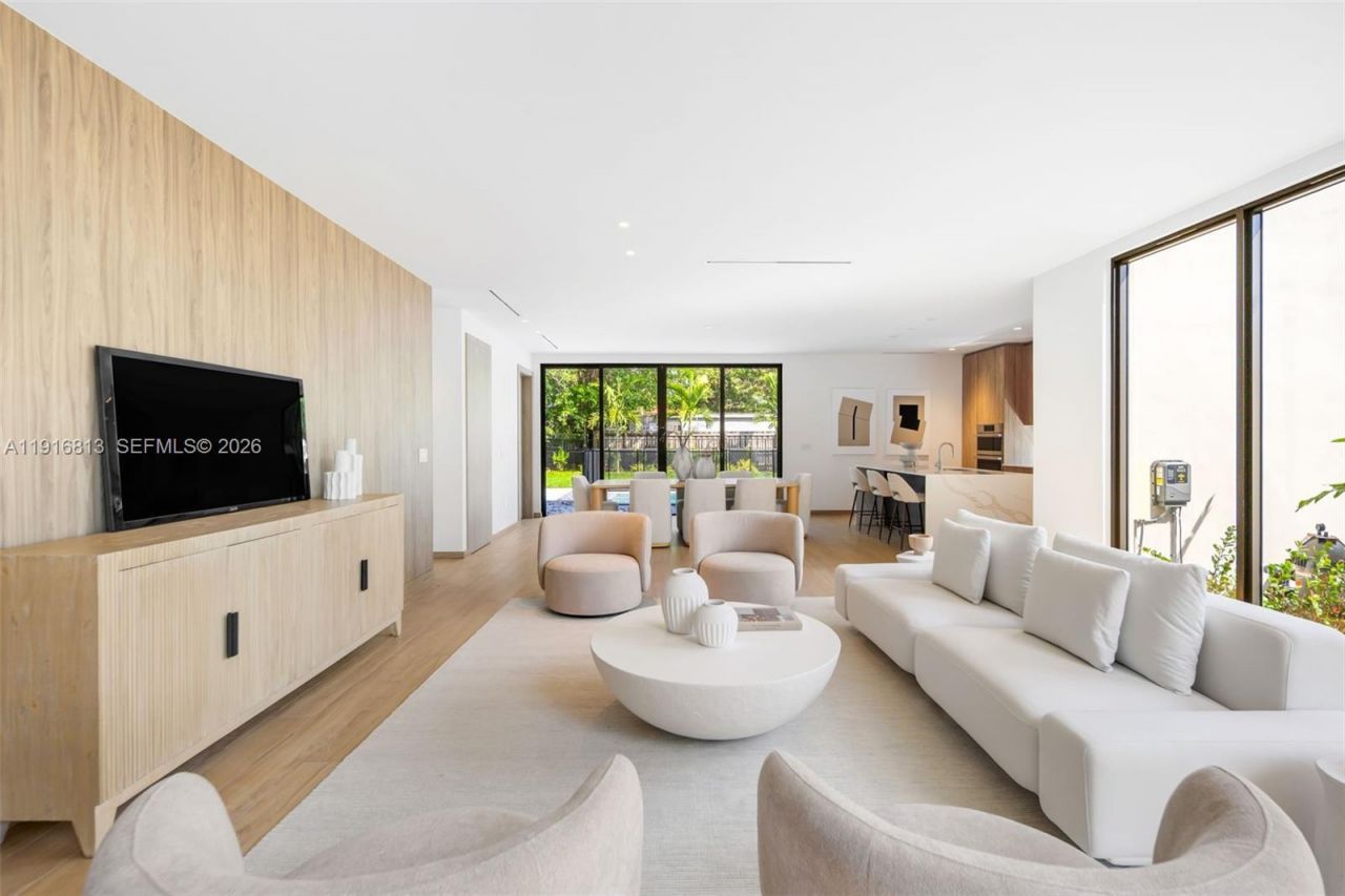 2175 SW 25th St, Miami, FL 33133 Photo