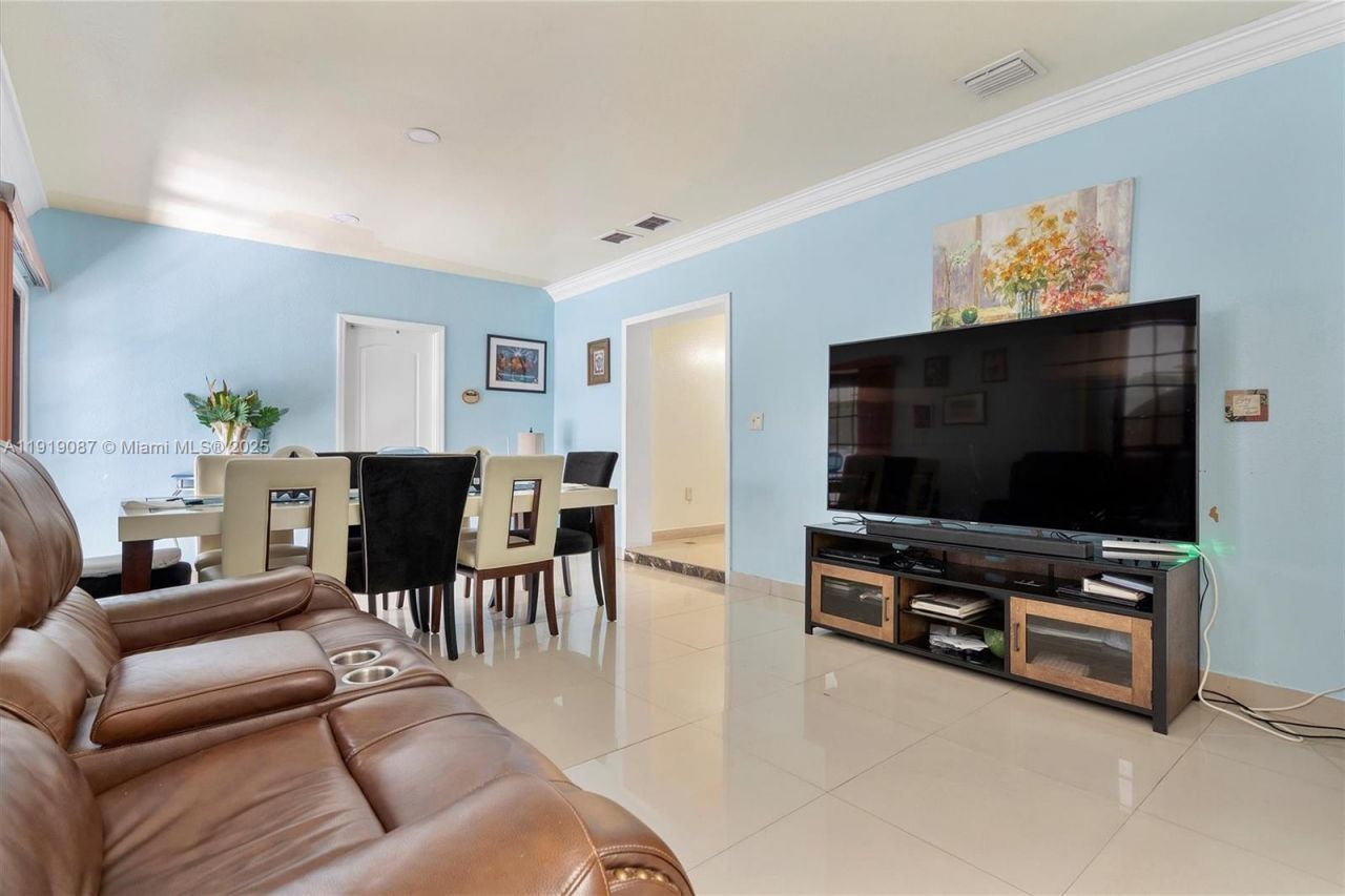 348 NE 118th St, Miami, FL 33161 Photo