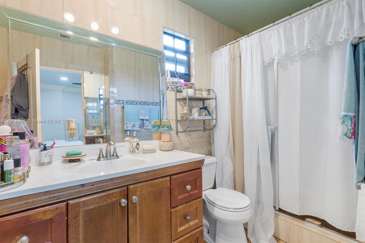 348 NE 118th St, Miami, FL 33161 Photo