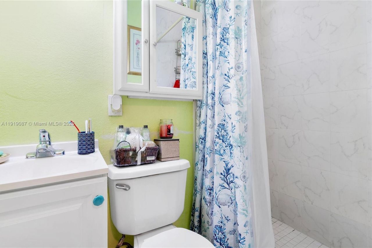 348 NE 118th St, Miami, FL 33161 Photo