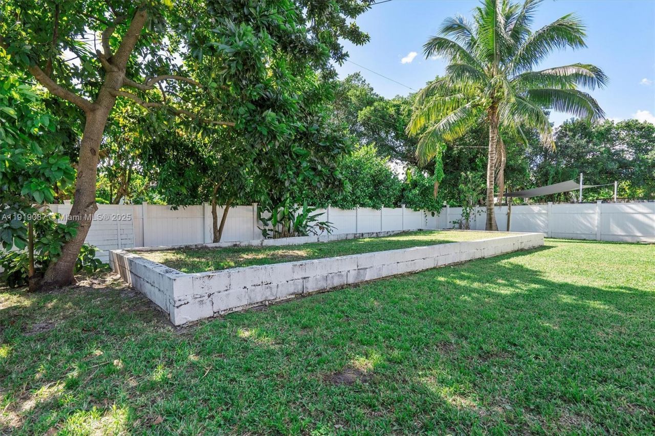 348 NE 118th St, Miami, FL 33161 Photo