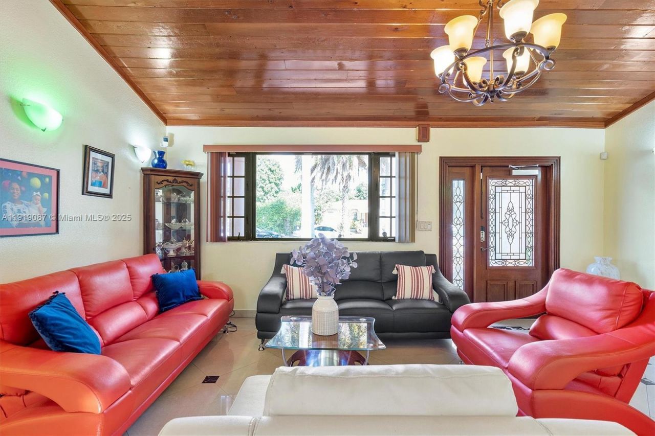 348 NE 118th St, Miami, FL 33161 Photo