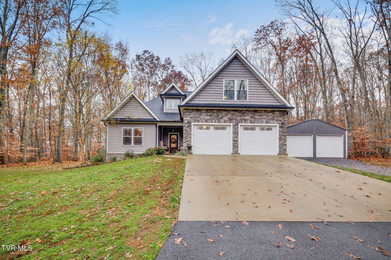 262 Allenwood Drive, Surgoinsville, TN 37873 Main Photo