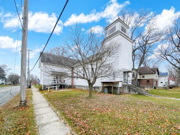 1302 Cooper Street, Jackson, MI 49202