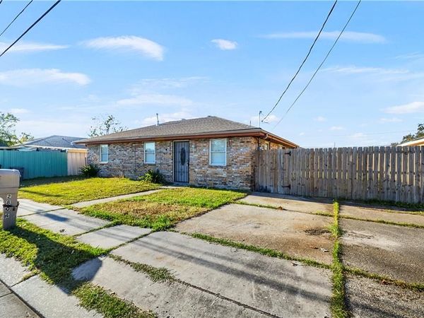 2804 GUERRA Drive, Violet, LA 70092