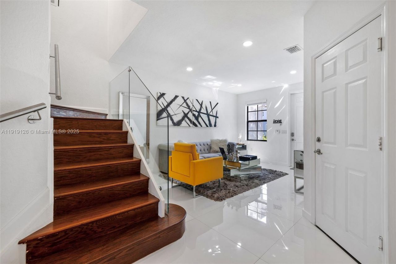 8780 NW 116th Path, Doral, FL 33178 Photo