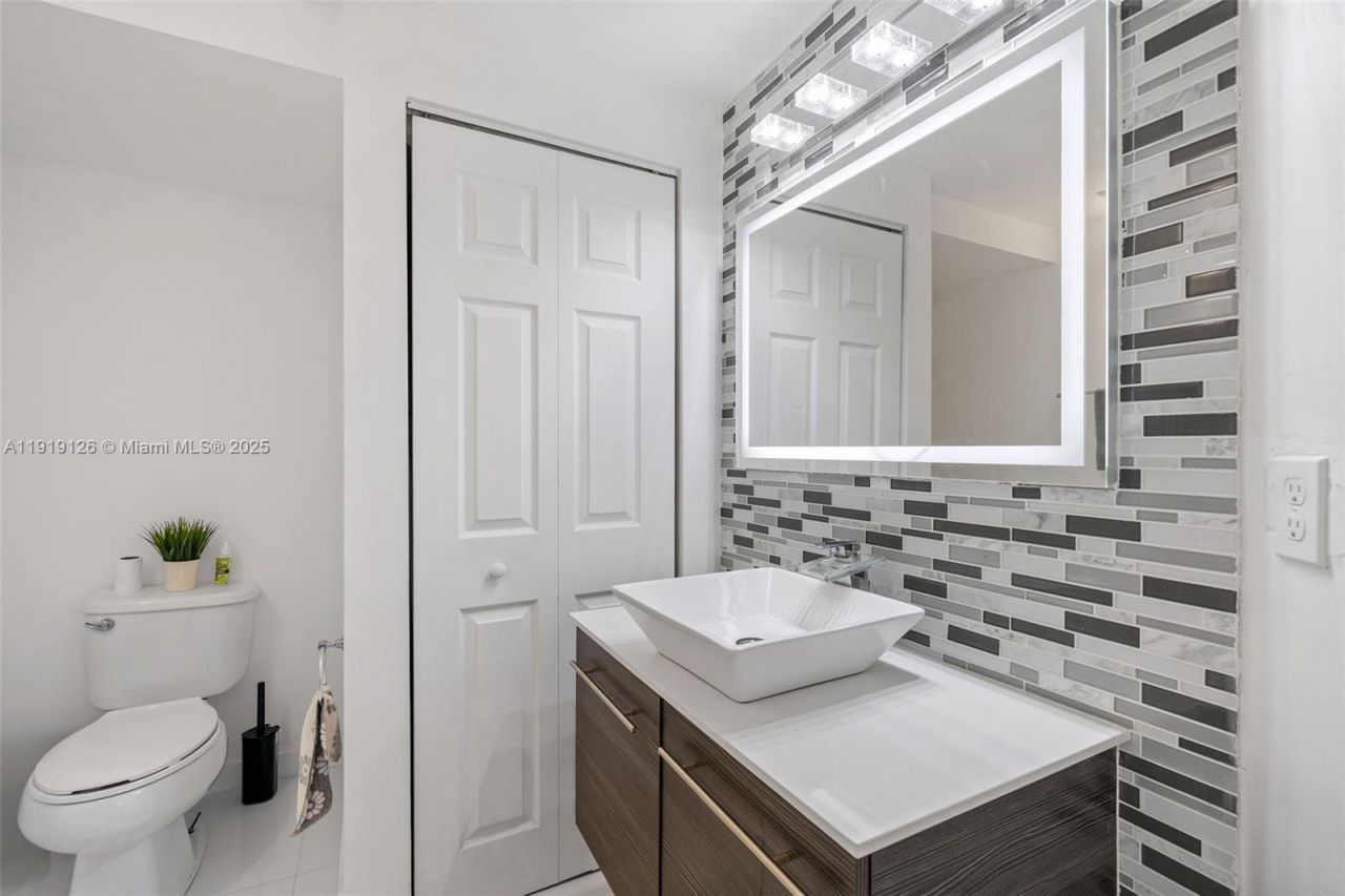 8780 NW 116th Path, Doral, FL 33178 Photo